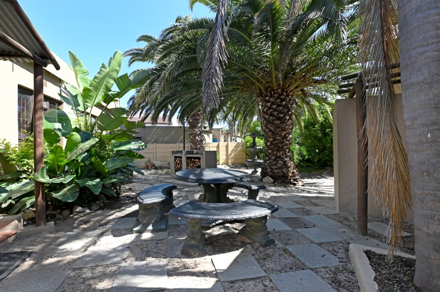 6 Bedroom Property for Sale in Welgelegen Western Cape
